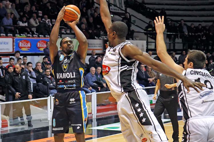 Vanoli, Johnson-Odom aggredito nel tentativo di sventare uno scippo ai danni della moglie