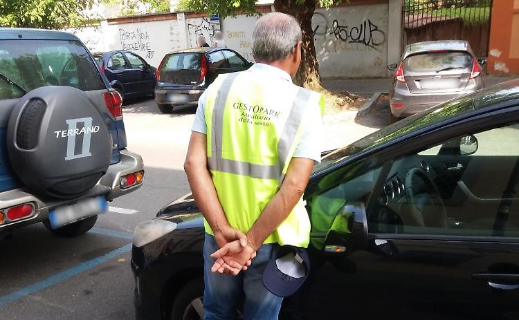 'Furbetti' della sosta: "Vigili implacabili"