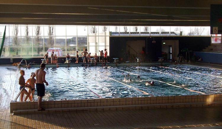 Intossicati in piscina: 'Cloro ok, colpa del metodo di allenamento'