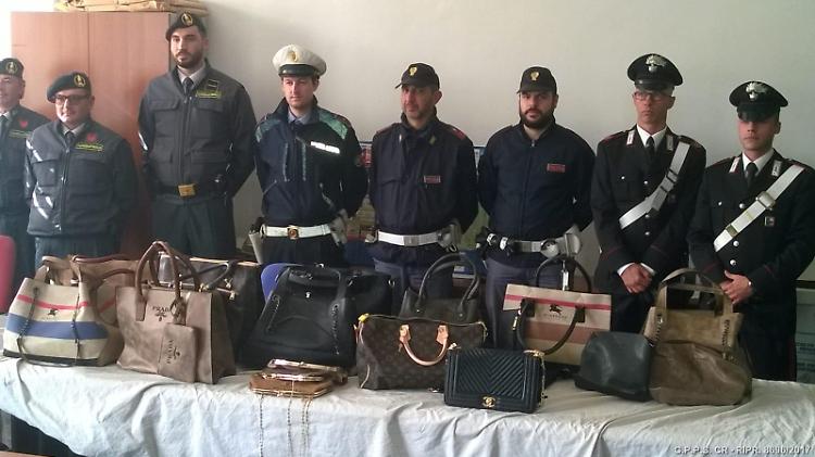 Operazione anti-abusivismo commerciale, controlli e sequestro