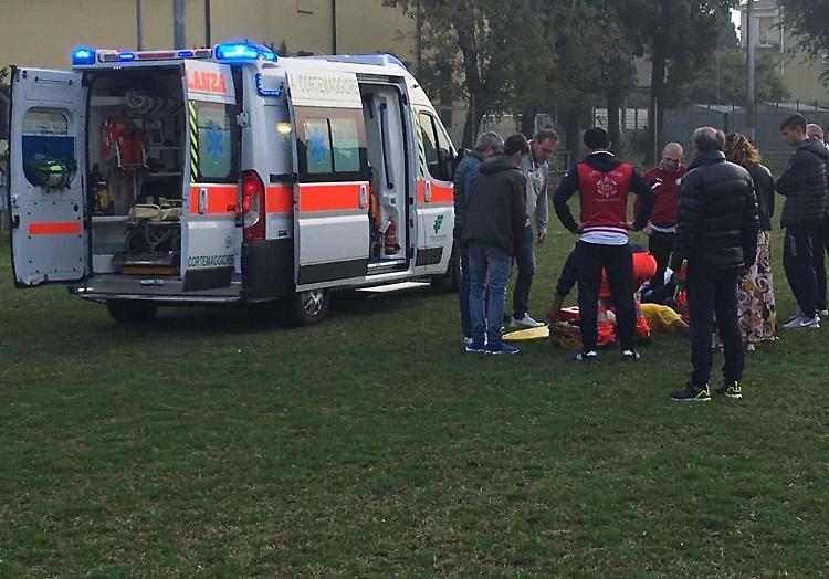 Giocatore in ospedale, partita sospesa