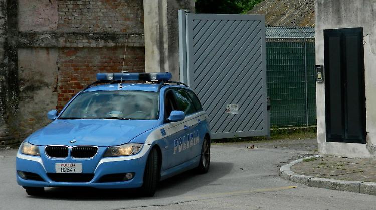 Salta posto di blocco, inseguimento a 170 all'ora sulla Paullese