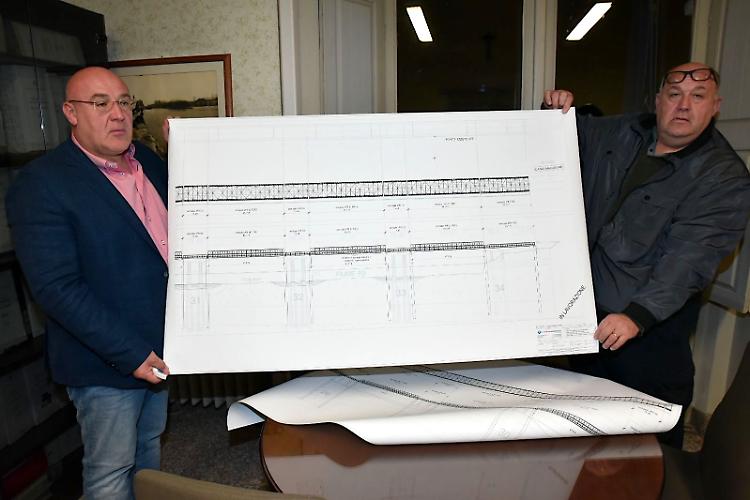 Ponte provvisorio sul Po, Ferroni mostra lo studio di fattibilità
