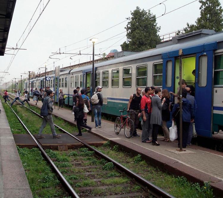 Treni, linea nel caos dall'alba alla sera