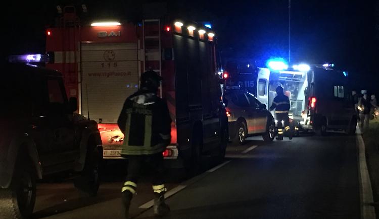 Schianto con un trasporto speciale, grave ragazza di 22 anni