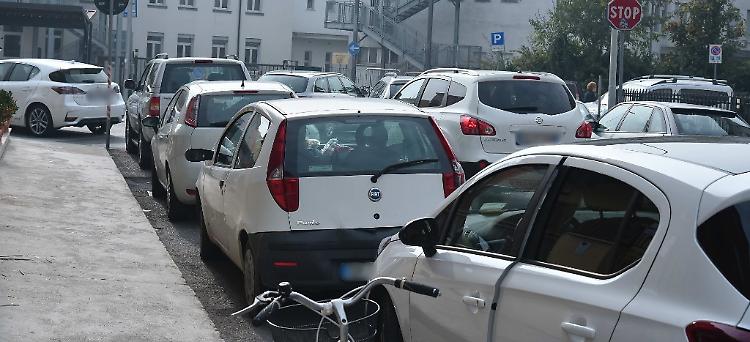I residenti delle vie Verdi e Trento e Trieste: soffocati dal traffico 