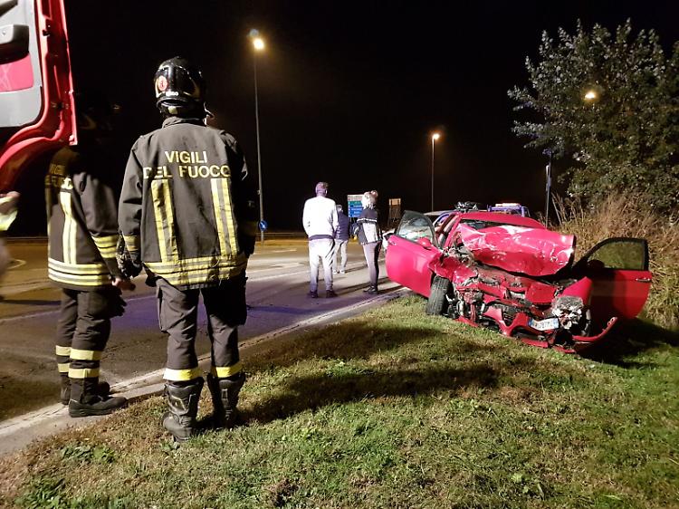 Scontro tra due auto, un ferito grave