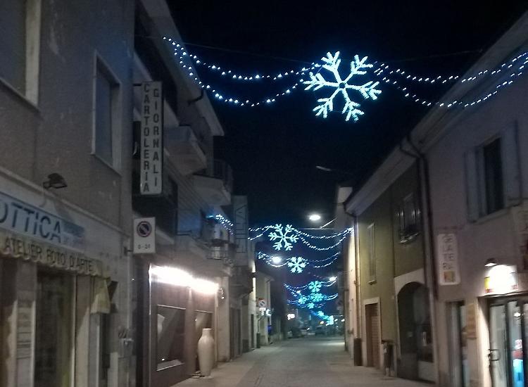 Natale, luminarie: i commercianti danno ancora forfait