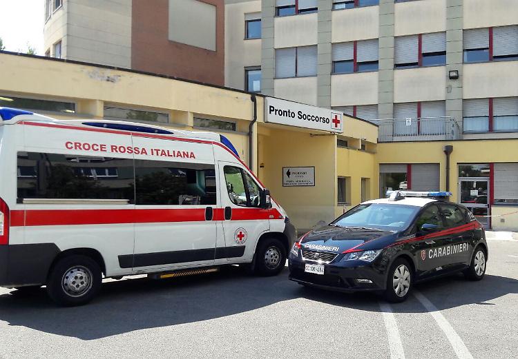 Senza casa e senza lavoro, sviene in strada per fame: salvata