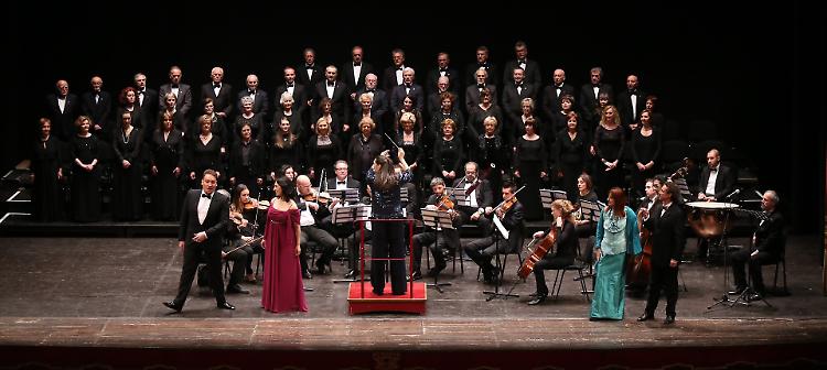Tornano i Carmina Burano con il coro Ponchielli Vertova