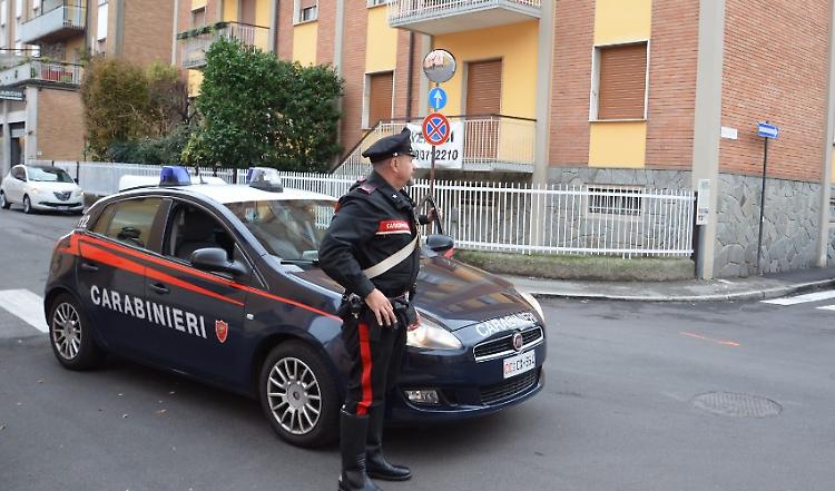Scippo in via Garibotti, 38enne arrestato nel Pavese