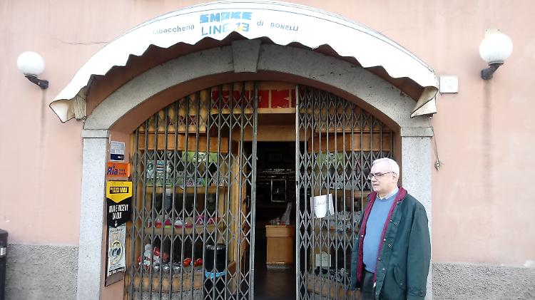 Furto nella notte alla tabaccheria ricevitoria 'Smoke 13'