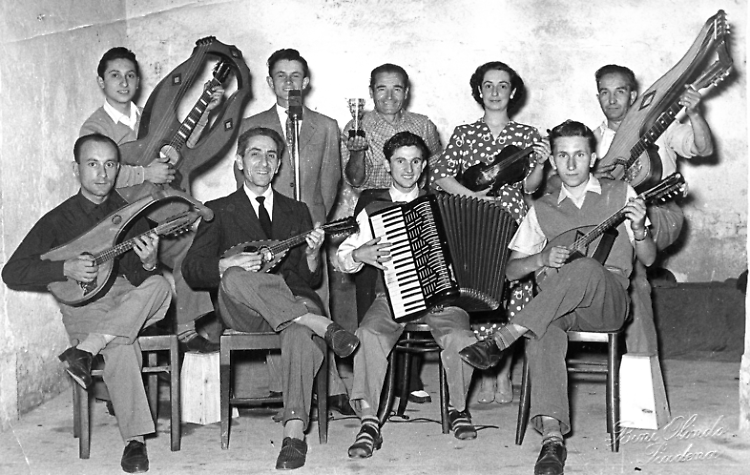 Omaggio ai musicisti per voci, immagini e note