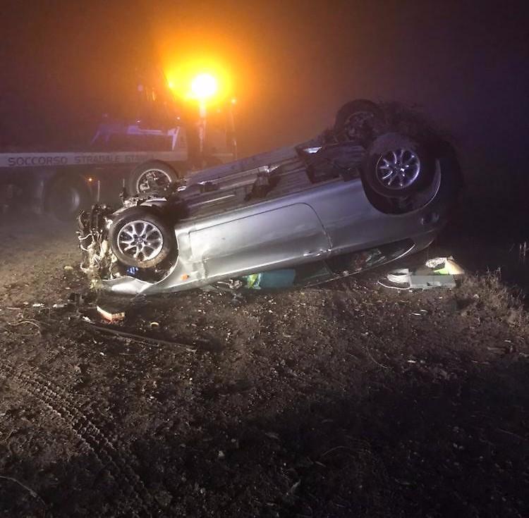 Schianto nel cuore della notte, muore un 48enne