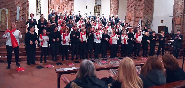 Santa Cecilia con tanti canti di preghiera e tre cori