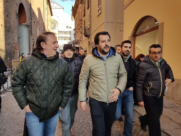 Matteo Salvini tra gli stand della Festa del Torrone