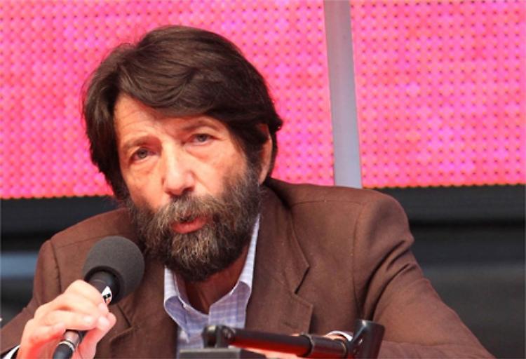 Cacciari, inaudito che i social decidano chi può parlare