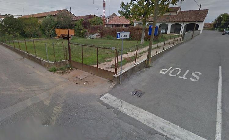 Va a trovare le sorelle, ladri in casa