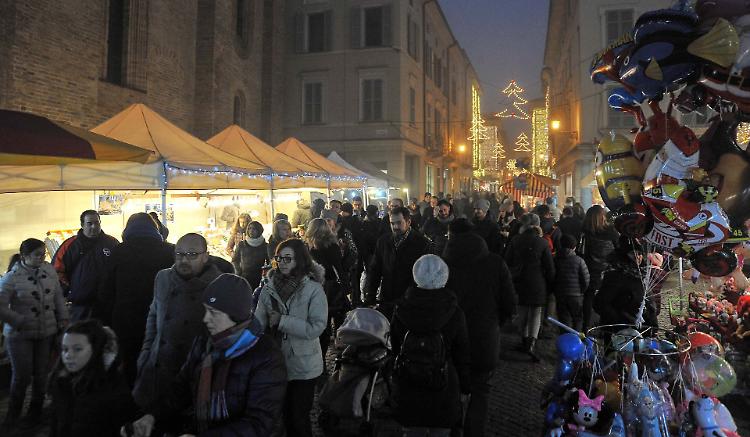 Mercatini, la rabbia: "Gli ambulanti pagano 1.200 euro"
