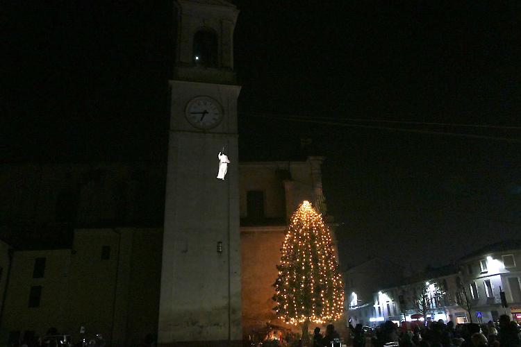E Santa Lucia 'volò' dal campanile alla piazza