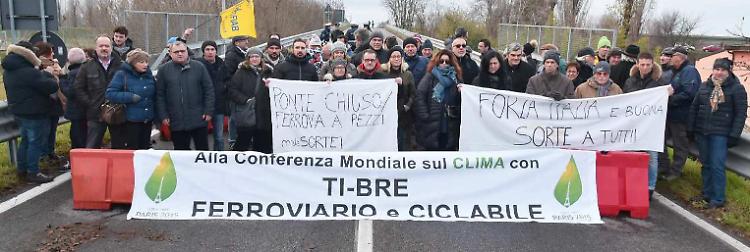 Ponte, disertato il presidio sulle due sponde del Po
