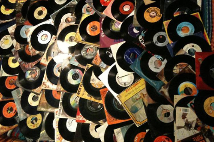 Lets' 45! Buon Compleanno Vinile. Vino & Vinile: degustazione di buona musica