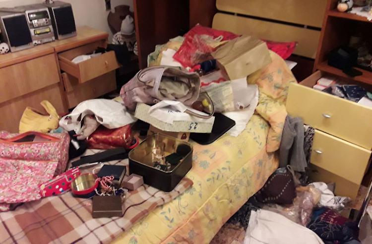 Ladri in casa sotto le feste, rubati anche i soldi dei regali