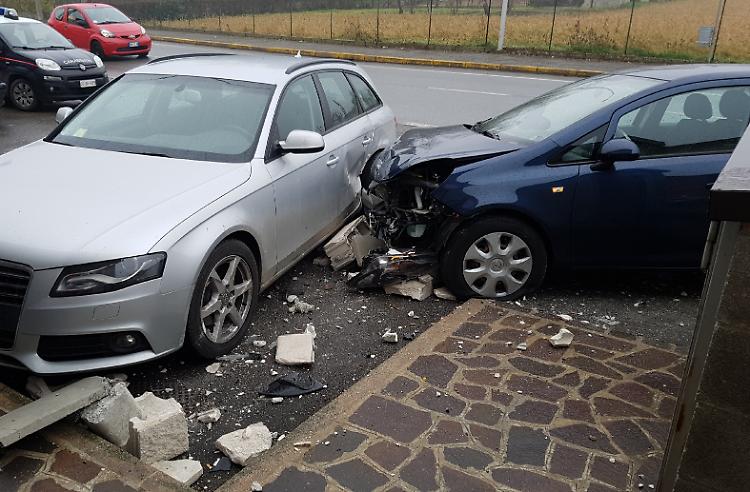 Schianto tra auto, coinvolto anche l'atleta Desalu
