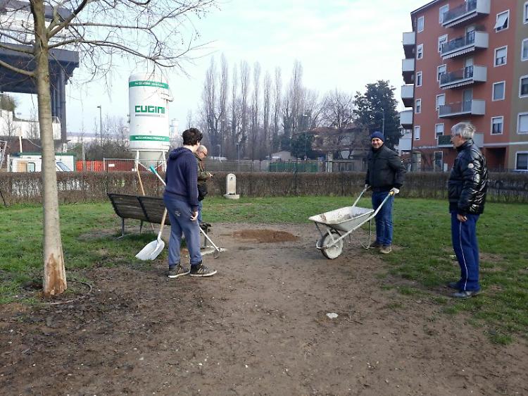 Area verde “Rita Levi Montalcini”, ripulita la zona riservata ai cani