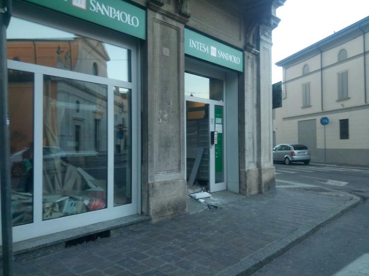 Colpo al bancomat di Soresina, recuperata l'auto rubata usata per il furto