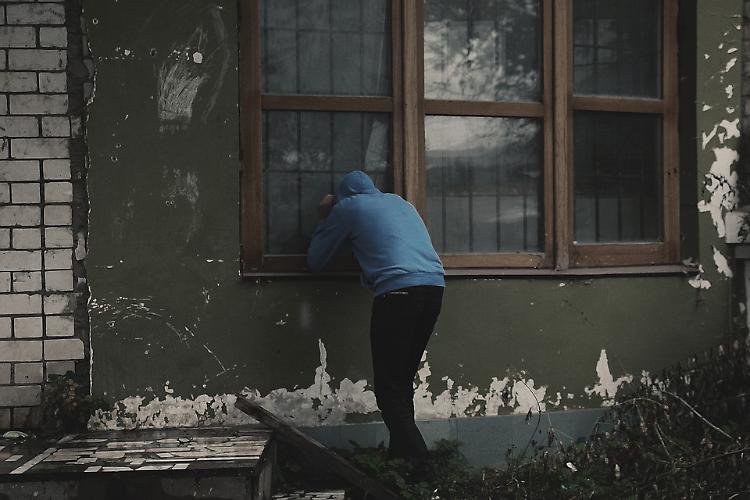 Tre furti in città, al Migliaro rubati gioielli e ricordi di famiglia