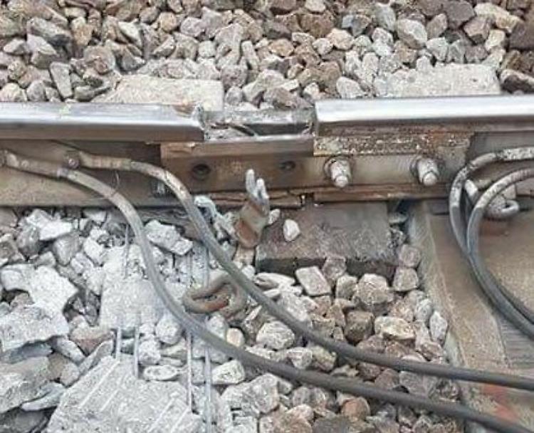 Nodo manutenzione: giunto rotto all’incollatura delle due rotaie