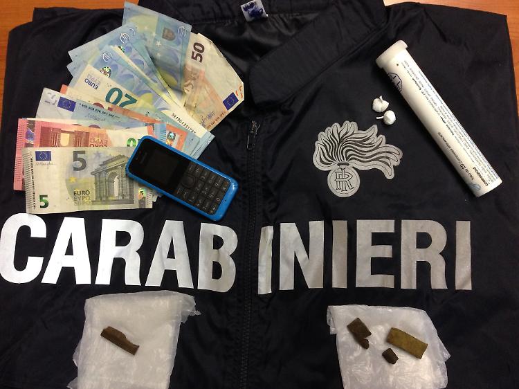 Spaccio di droga, arrestati due stranieri dai carabinieri