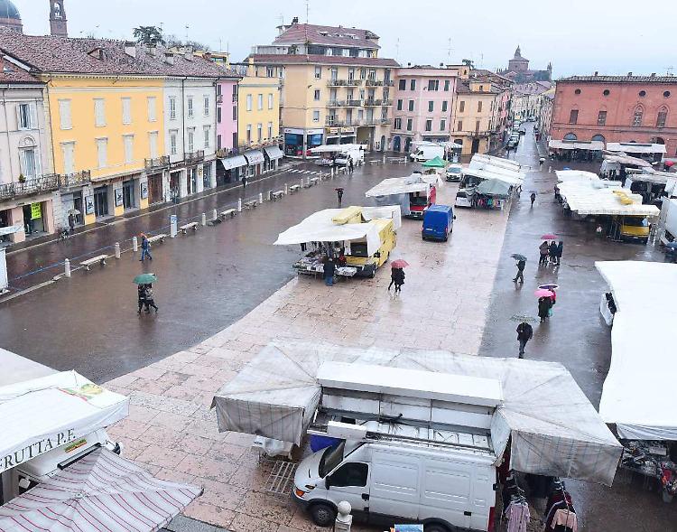 Mercato settimanale ai minimi storici