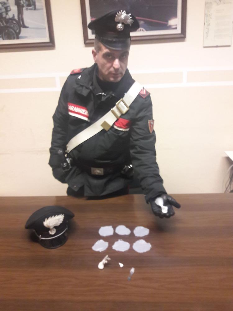 Spacciava cocaina per giocare alle slot