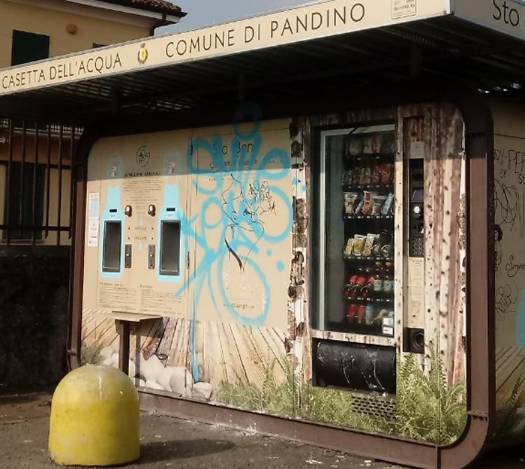 Vandalismi alla casa dell'acqua