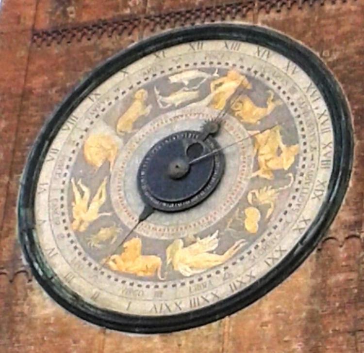 Eclissi di sole in Antartide e sull'orologio del Torrazzo