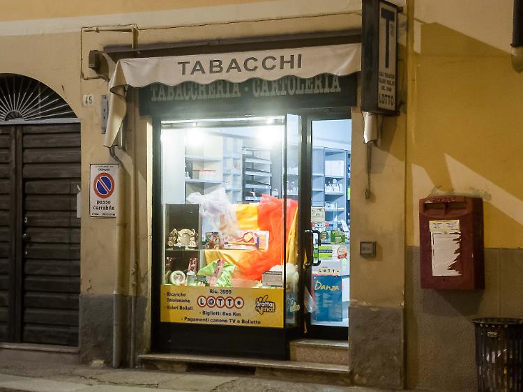 Bandito con la siringa, stavolta l'assalto è in tabaccheria