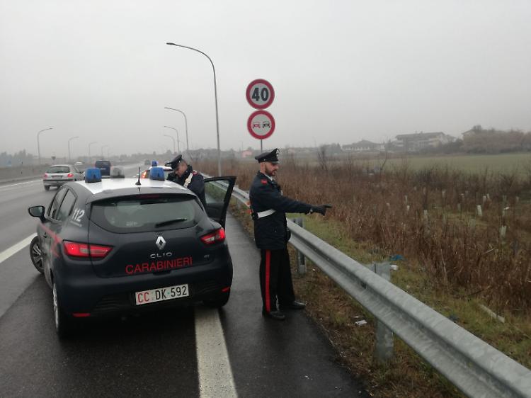 Lancia sassi contro le auto sulla Paullese, arrestato e processato