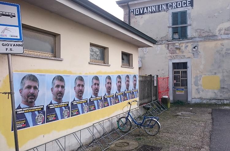 Casapound, manifesti abusivi subito rimossi