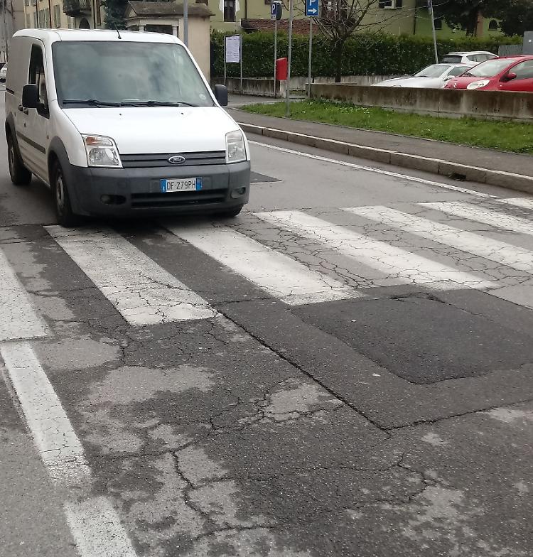 Tombini come tamburi: "Non dormiamo più"