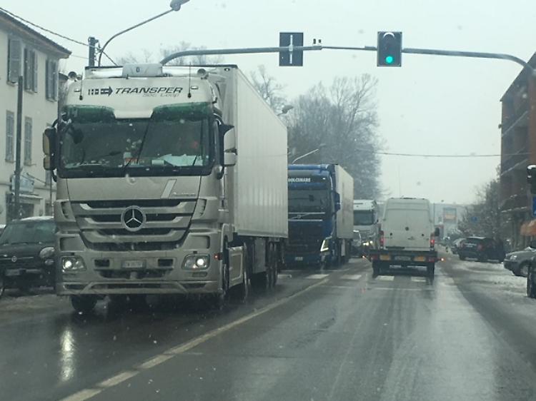 A21 e A1 chiuse per gelicidio