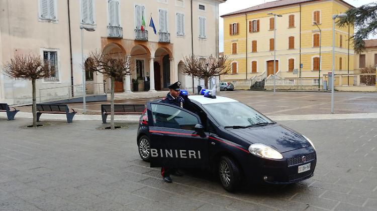 Non paga l'albergo e il pieno di benzina, denunciata