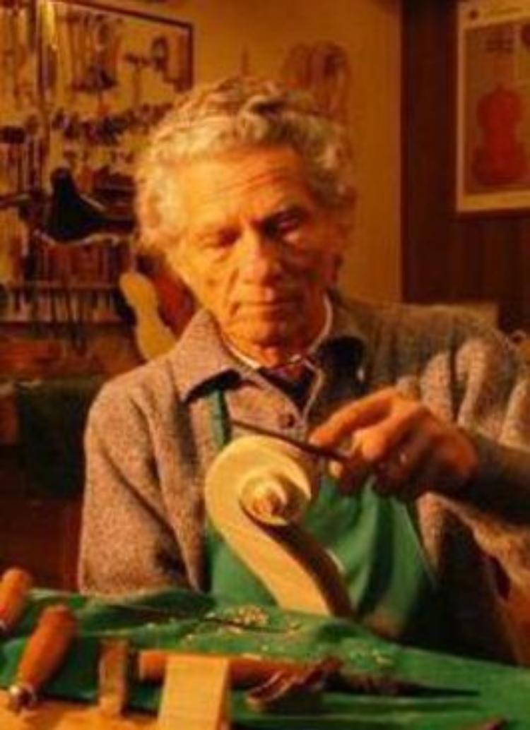 L'abbraccio della liuteria al "miglior maestro del mondo"