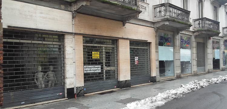 Vetrine vuote, è fuga da corso Garibaldi