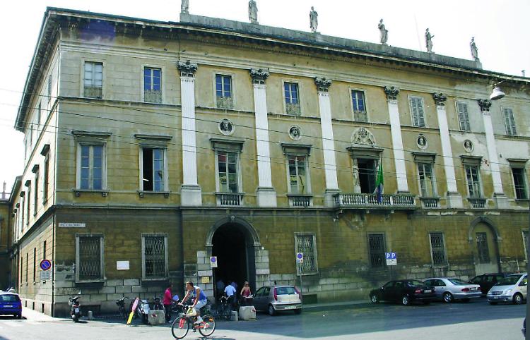 "La casa è lontana da lavoro e scuola"