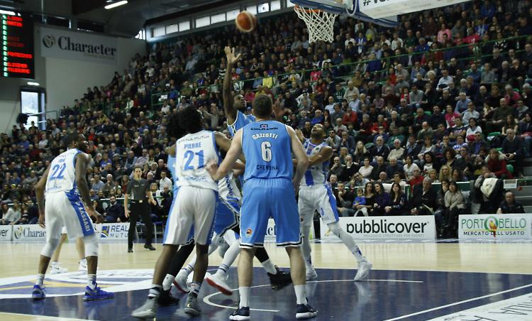 La Vanoli crolla nel quarto tempo e cede le armi contro Sassari (102-86)