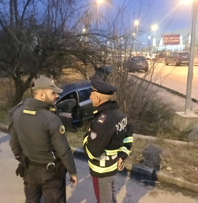 Posto di blocco e fuga, per i tre fermati c'è l'arresto