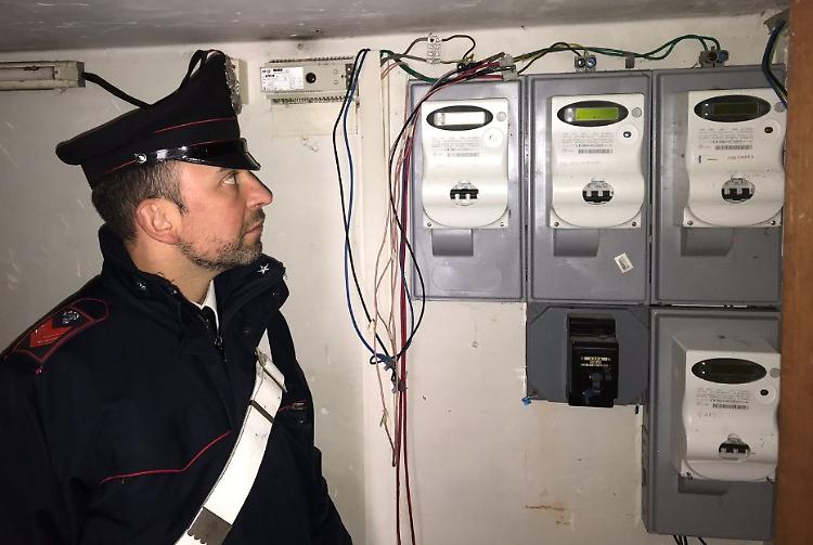 Occupa abusivamente un appartamento, denunciato 43enne