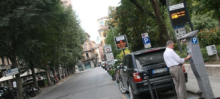 Parcheggi, nel 2017 Aem ha incassato 1,2 milioni di euro